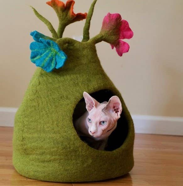 Bouquet Wool Pet Cave